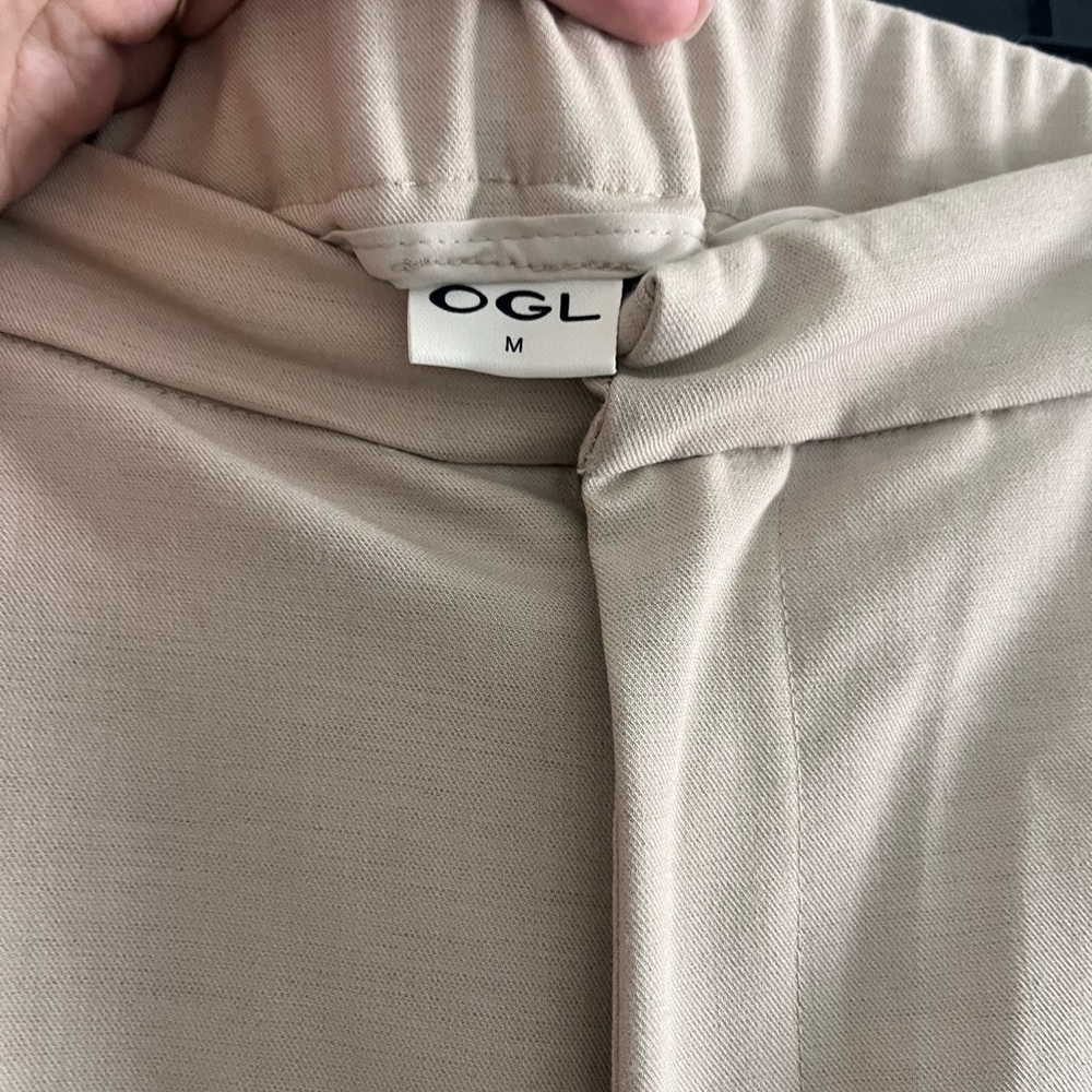 Woman’s OGL Wide-Leg Pleated Pants in Beige - Picture 2 of 2